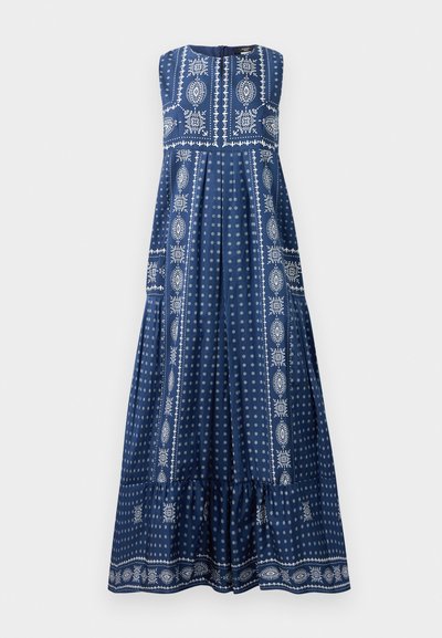 Robe maxi bleu marine avec des motifs floraux et géométriques blancs, sans manches, et un ourlet froncé. Fabriquée en tissu léger.