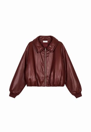 Burgunderfarbene Kunstleder-Bomberjacke mit großem Kragen, Reißverschluss vorne, elastischem Saum und gerippten Bündchen; verfügt über eine glatte Textur.