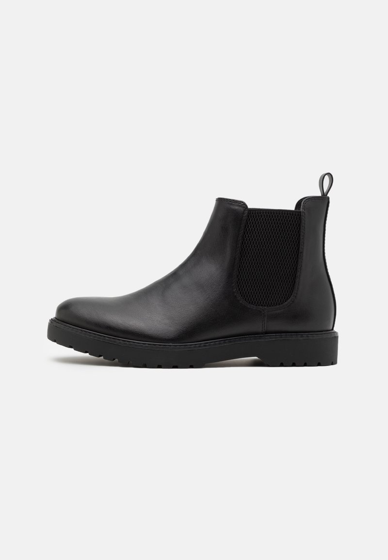 Bottines Chelsea en cuir noir avec des panneaux élastiques sur les côtés, un embout arrondi et une semelle en caoutchouc texturé pour une meilleure adhérence et durabilité.