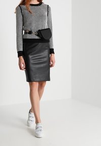 Banana Republic Stickad tröja - beige