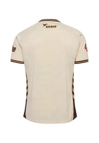 Cremefarbene Sporttrikot mit braunen und gelben gestreiften Akzenten, kurzen Ärmeln und rundem Hals. Mit Logos auf den Schultern und dem Rücken.