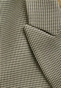 THE SET DOUBLE BREASTED PUPPYTOOTH REGULAR FIT  - Abrigo corto - brown