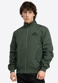 - Kurtka Bomber