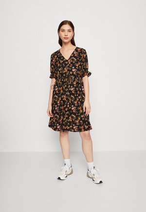 Pieces PCCARLA DRESS - Robe chemise - black