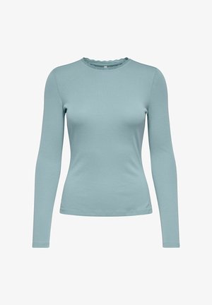 Jasnoniebieska bluzka z długim rękawem wykonana z miękkiej tkaniny, z falowanym dekoltem i dopasowanym krojem z minimalną ilością szwów dla czystego wyglądu.