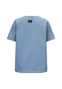 Koszulka z krótkim rękawem, w jasnoniebieskim kolorze, wykonana z bawełny, z teksturowanym wzorem. Posiada metkę na plecach oraz luźny krój.