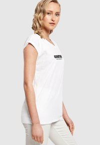 Merchcode ESSENTIALS NEW GENERATION - T-shirts med print - white