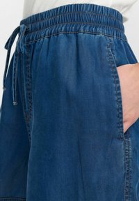 Nümph NUMIAMI - Kratke hlače od trapera - medium blue denim