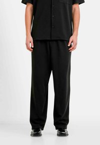 Unselected, black