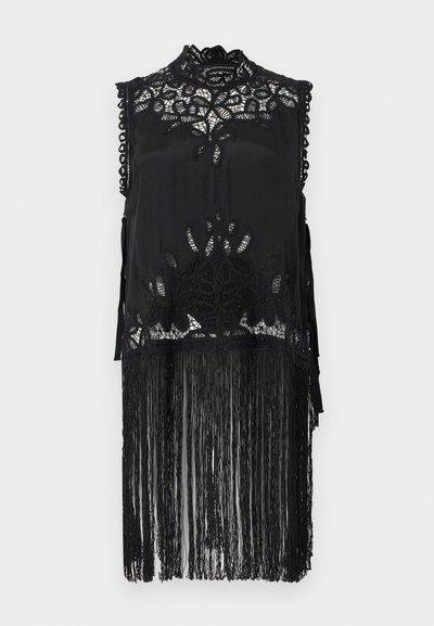 Μαύρο αμάνικο τοπ με δαντελένιες λεπτομέρειες γύρω από το λαιμό και το στήθος, σχέδια με λουλουδάτη δαντέλα και μακριά φουντίτσα που κρέμεται από το τελείωμα.