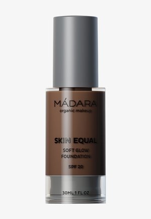 Flacon de fond de teint Madara Skin Equal Soft Glow avec SPF 20 en teinte marron foncé, 30 millilitres, avec bouchon gris.