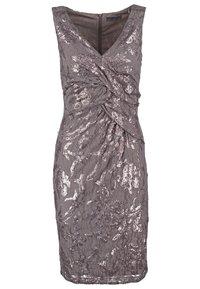 Robe à sequins grise avec une coupe ajustée, décolleté en V et des détails tordus à la taille. Le tissu présente un motif floral avec une finition texturée.