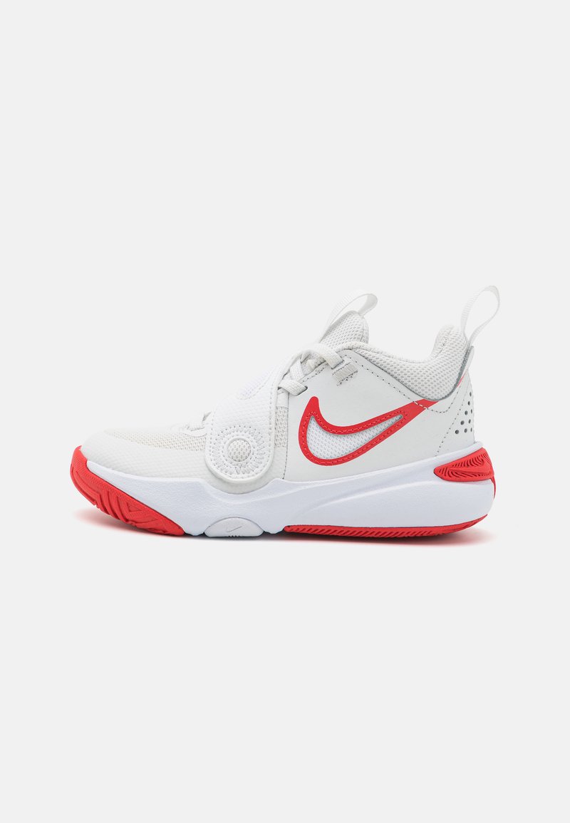 Nike Performance - TEAM HUSTLE D 11 UNISEX - Koripallokengät - summit white/track red/white, Suurenna