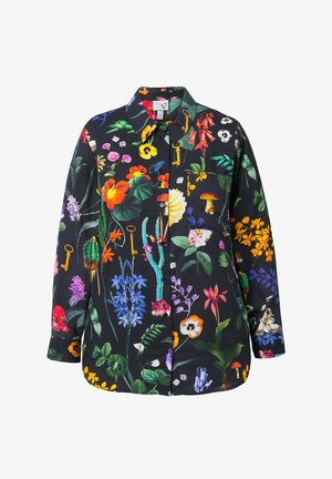 Camisa negra de manga larga con botones, decorada con patrones coloridos de flores, cactus, champiñones, llaves y dados por toda la prenda.