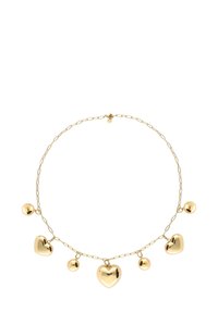 Gouden metalen ketting met een schakeldesign en vijf bedels: drie hartvormige en twee ronde, allemaal met een gepolijste afwerking.