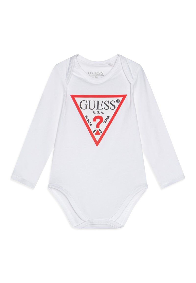 Body de manga longa branco com um logo triangular vermelho com "GUESS U.S.A." e um ponto de interrogação, feito de um tecido de algodão macio.