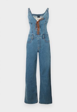 Jeans kombinezon z ozko krojenim zgornjim delom in širokimi hlačnicami, z izrezom v obliki črke U in rjavim sprednjim vezanjem. Svetlo modra barva in teksturiran material.