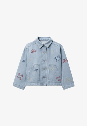 Veste à boutons rayée bleu et blanc avec col, poches frontales, et motifs brodés d'oiseaux, de cœurs et le mot « amour » en rouge, bleu et jaune.