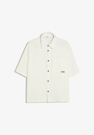 Chemise blanche à manches courtes avec fines rayures verticales noires et boutons noirs, avec une poche comportant le texte "Impossible to ignore".