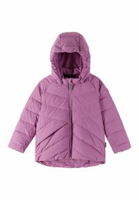 Giacca imbottita viola con cappuccio, caratterizzata da motivi a rombi diagonali e zip anteriore. Texture morbida e liscia con un design più caldo.