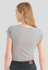 INSIDE CUELLO PICO - Top - gris