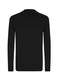 Černý pletený svetr s dlouhými rukávy, žebrovanou texturou a klasickým designem límce. Má rovný spodní lem a slim fit.