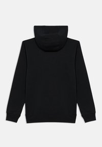 Felpa nera con tasca a marsupio, polsini e orlo a costine. Vestibilità classica con cappuccio spazioso. Realizzata in morbido materiale misto cotone.