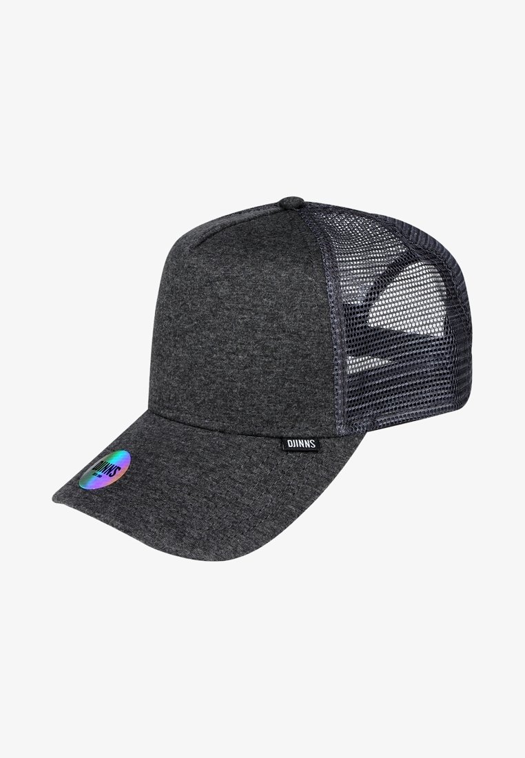 Casquette de baseball gris foncé avec panneaux arrière en mesh et une petite étiquette "DJINNS" sur le côté avant gauche de la visière.