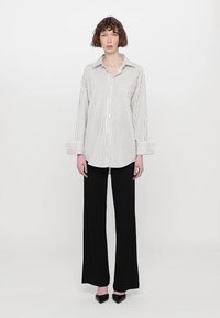 Filippa K CLASSIC STRIPE SHIRT - Cămașă - coffee/white