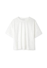 Witte, korte mouwen t-shirt van textuurstof met kleine, ongelijkmatige prikpatronen. Ronde halslijn, losse pasvorm en rechte zoom.