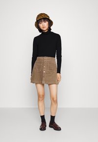 Pieces Petite PCLICCA ROLLNECK - Camisola de manga comprida - black