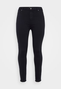 Pantalones negros ajustados con bolsillos frontales, passadores para cinturón y cierre de botón, mostrados sobre un fondo neutro.
