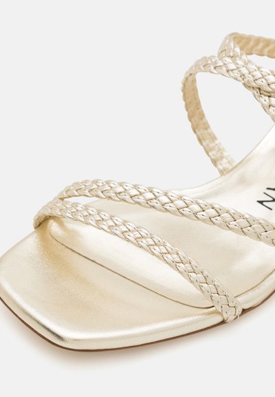 Stuart Weitzman WOVETTE ANKLE STRAP - Sandaler - light gold