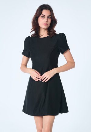 Smart and Joy PATINEUSE - Robe fourreau - noir