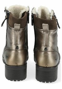 Bronzen leren enkellaarzen met fleece voering, ritsclosures aan elke kant en gestructureerde rubberen zolen. Platte hak, ronde neus.