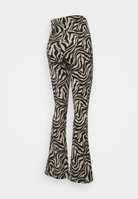 Pantaloni svasati realizzati in tessuto stampato con una base beige e strisce astratte nere a forma di zebra. Vita alta, texture morbida.