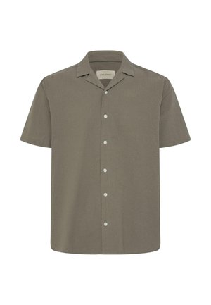 Πράσινο πουκάμισο ελιάς με κοντά μανίκια και κουμπιά, με γιακά τύπου καμπ και λευκά κουμπιά, με την ετικέτα "BLEND" στο εσωτερικό του λαιμού.