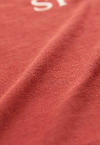 Next Trükipildiga T-särk - red   white tennis graphic