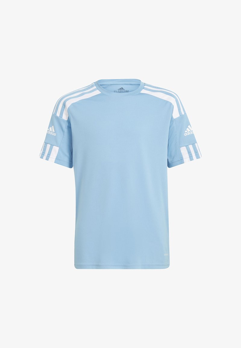 Lyseblå trænings t-shirt med korte ærmer, der har hvide accentstriber på skuldrene og et mærke-logo på ærmerne.