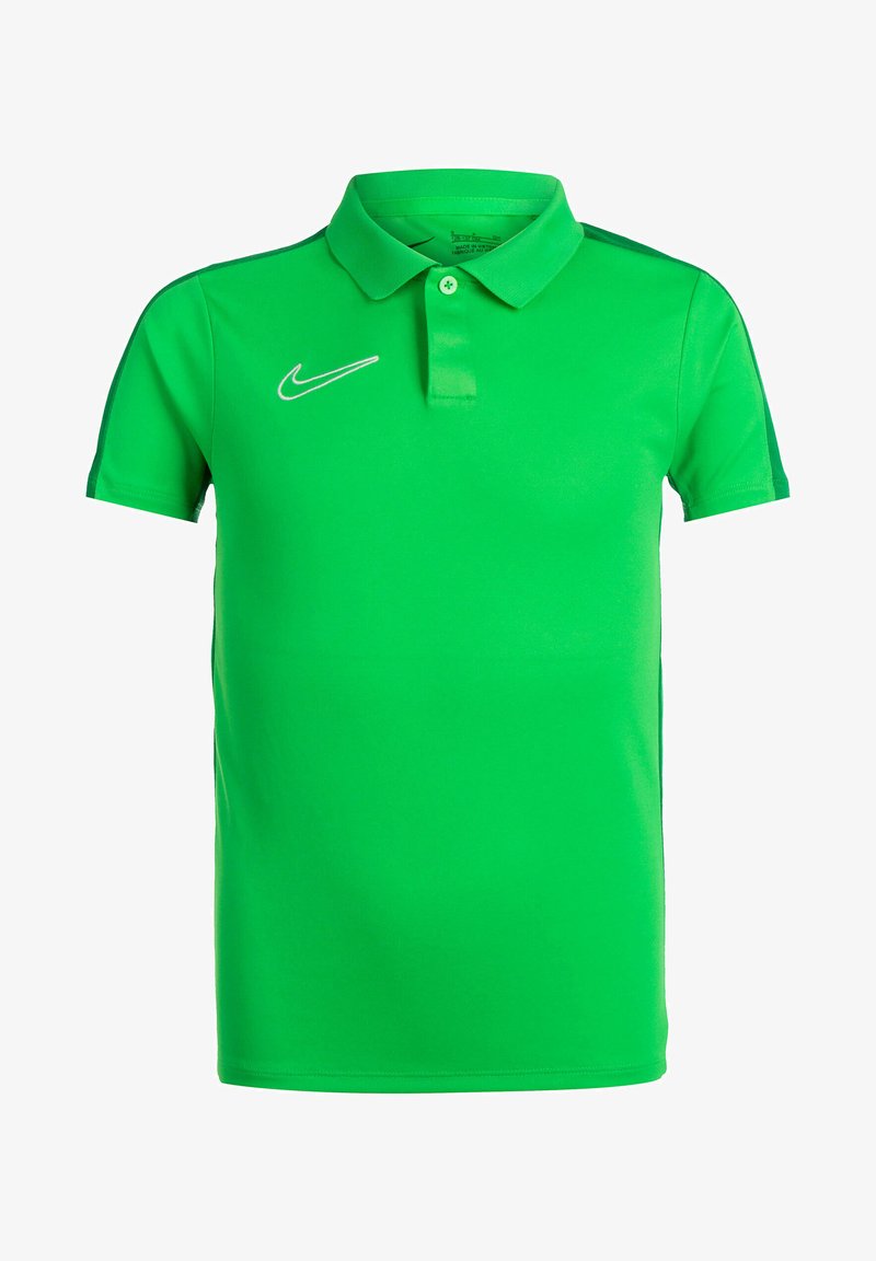 Groene polo gemaakt van een gestructureerde stof, met een kraag, korte mouwen en een wit Nike-logo op de linkerborst.