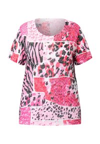 Kortärmad t-shirt med ett lapptäckedesign som har rosa, svarta och vita djur- och hjärt-mönster, rund halsringning och avslappnad passform.