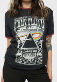Paradiso Clothing PINK FLOYD CARNEGIE HALL POSTER RINGER - Print T-shirt - black