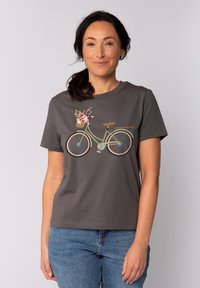 Grijs katoen T-shirt met een gedrukt groen fietsontwerp met bloemenaccenten in een mand. Korte mouwen en een ontspannen pasvorm.