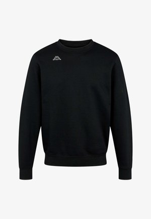 Svart genser med rund hals og lange ermer, med lite hvitt Kappa-logo på øvre venstre side av brystet.
