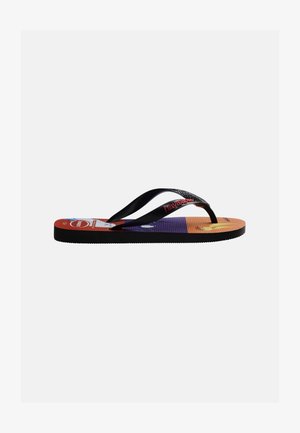 Ein einzelner schwarzer Zehenstegflipflop mit mehrfarbig bedruckter Sohle und rotem "Havaianas"-Logo auf den Riemen, seitlich auf weißem Hintergrund gezeigt.
