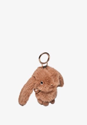 Porte-clés en forme de lapin brun duveteux avec de longues oreilles, des yeux noirs et de petits pieds en cuir fixés à un anneau métallique doré.