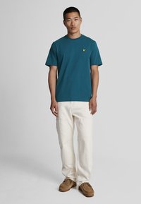 Lyle & Scott FOOTBALL FOR ALL GRAPHIC - Camiseta estampada - w apres navy
