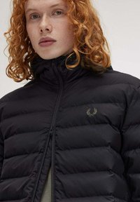 Fred Perry CON - INSULATED HOODED - Giacca invernale - nero