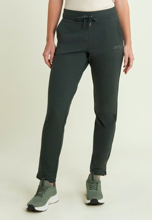 Pantalons de jogging vert foncé en tissu doux, avec une taille élastique réglable, des poches latérales et des détails de logo discrets sur la cuisse.
