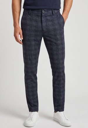 Jeff, LEO - Chino - navy check